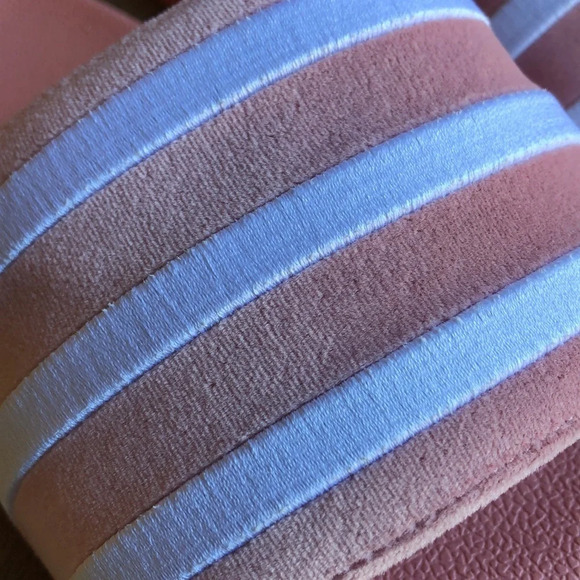 Adidas Adilette pink slide sandals womens sz 11 New in Box - Picture 3 of 9